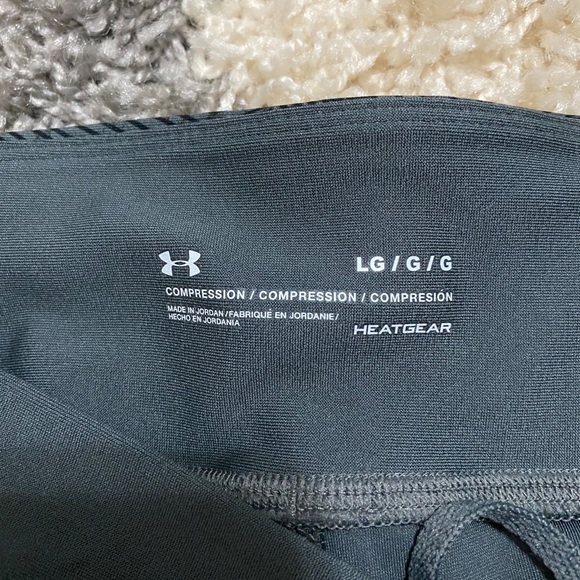 Under Armor workout leggings - Picture 2 of 3